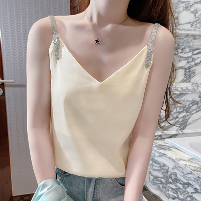 Γυναικείο σατέν φανελάκι με διακοσμητικές πέτρες και λαιμόκοψη