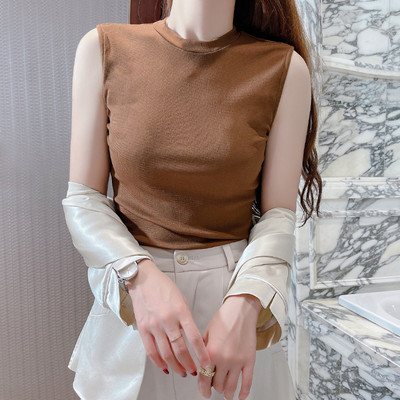 Lihtne kõrge kraega naiste topp