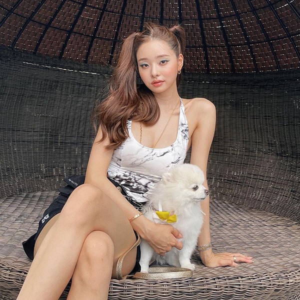 Модерен дамски потник с връзки -бял цвят