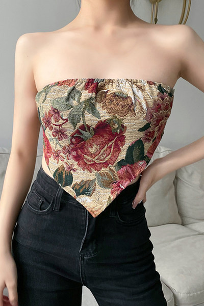 Uus mudel naiste lillemustriga rinnakas