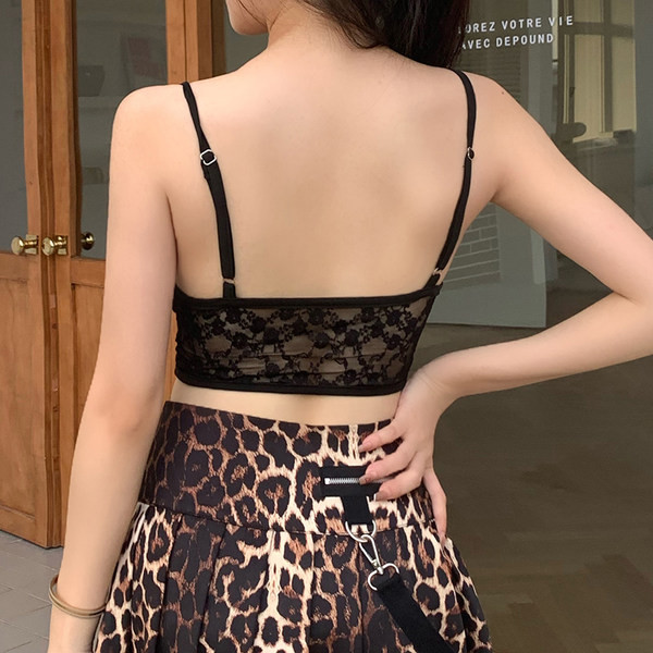 Къс дамски потник с дантела