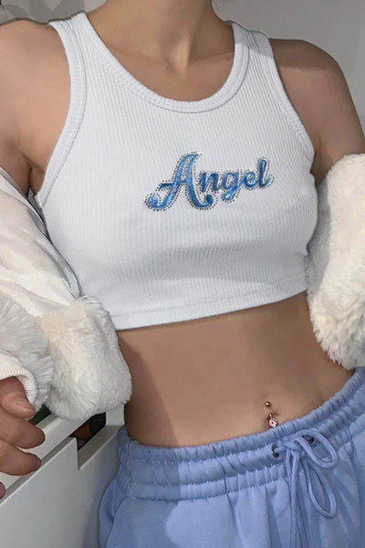 Lühike tikitud tekstiga naiste topp