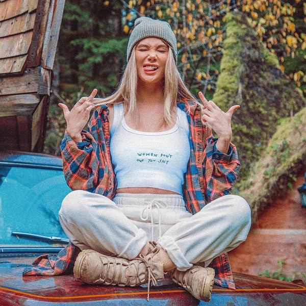 Κοντό γυναικείο φανελάκι με επιγραφή