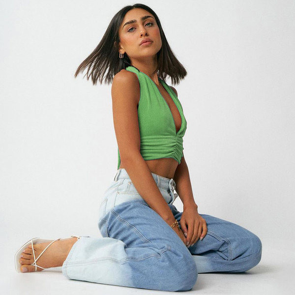 Γυναικείο κοντό μπουστάκι με λαιμόκοψη V και γυμνή πλάτη