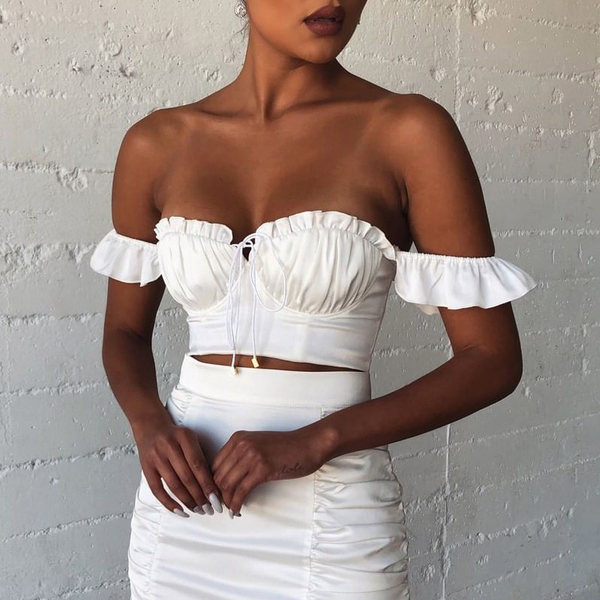 Kratki ženski top sa širokim naramenicama