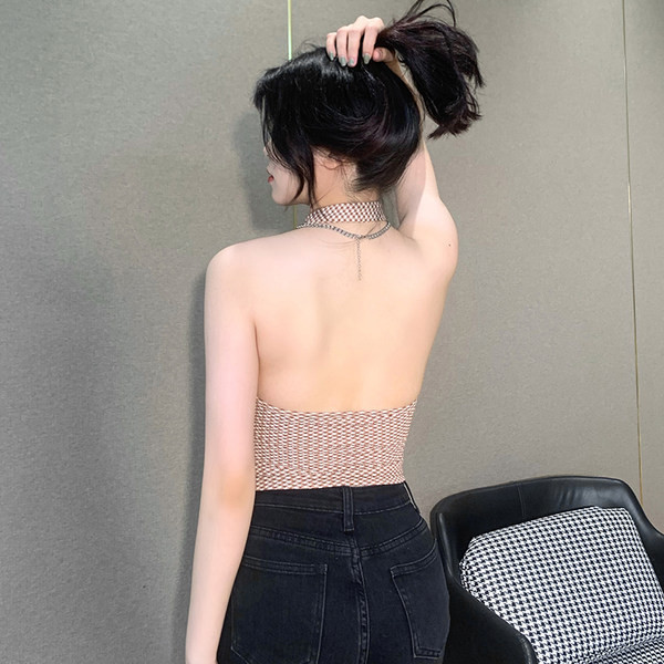 Naiste kehakinnitus, väljalõigatud osadega topp