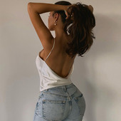 Γυναικείο σατέν φανελάκι με λεπτές τιράντες και γυμνή πλάτη