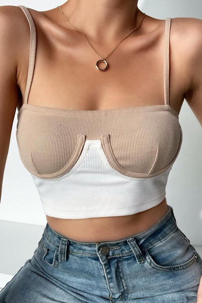 Κοντό φανελάκι με λεπτές τιράντες