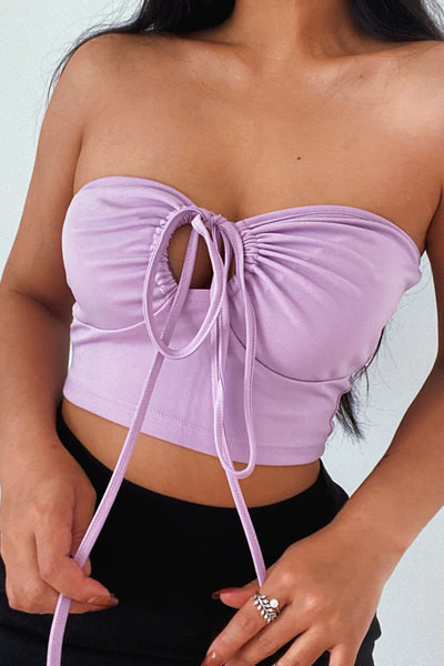 Naiste lühike rinnakorv mitmes värvitoonis lipsudega