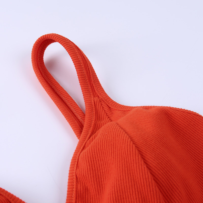 Дамско изчистено късо бюстие с шпиц деколте 