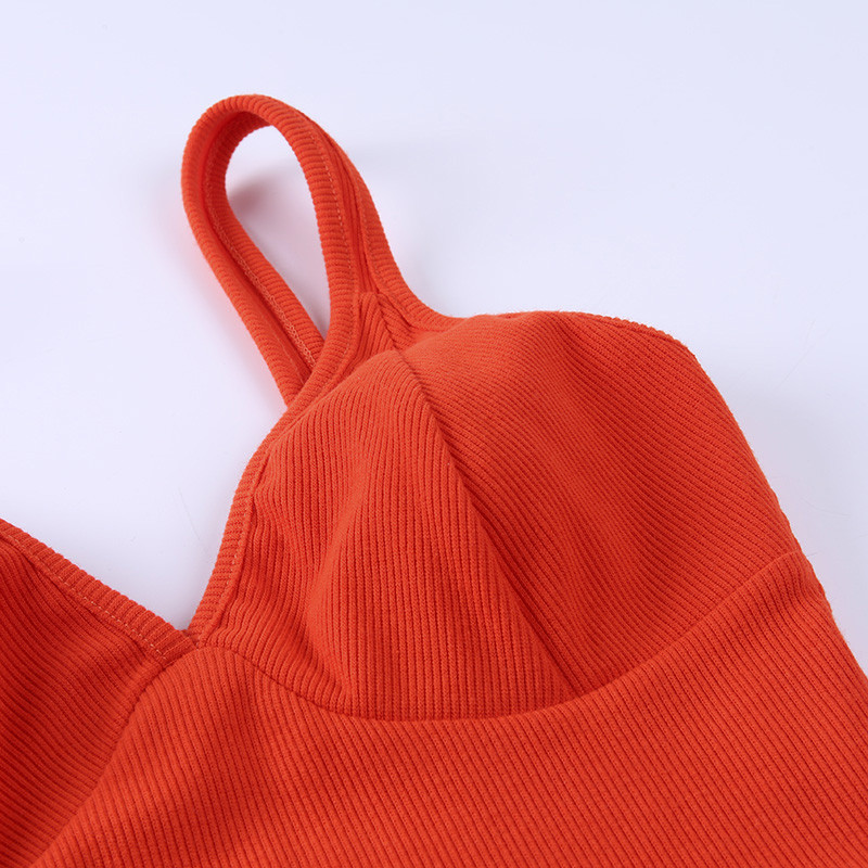 Дамско изчистено късо бюстие с шпиц деколте 