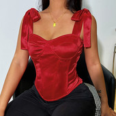 Liibuv naiste rinnakorv lipsudega