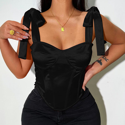 Liibuv naiste rinnakorv lipsudega