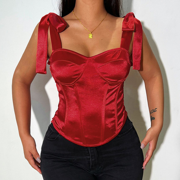 Liibuv naiste rinnakorv lipsudega