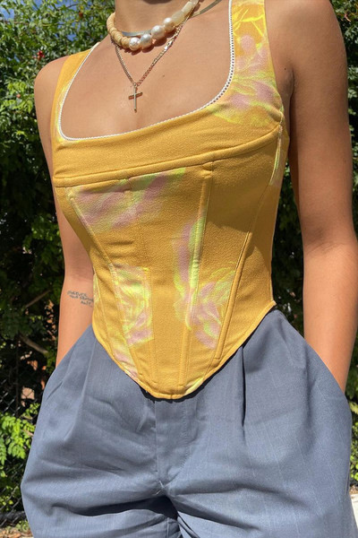 Дамски потник с квадратно деколте и широки презрамки