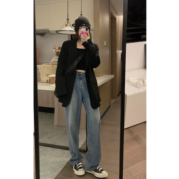 Широк модел дамско сако с копчета