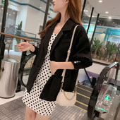 Модерно дамско сако с джобове и копчета