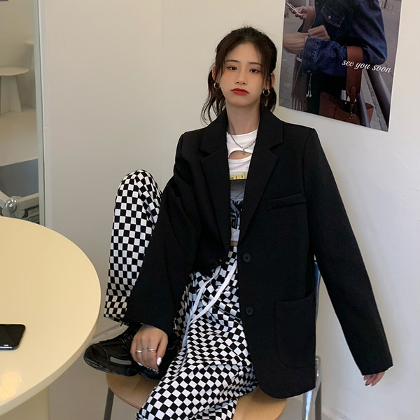 Novi model ženske jakne na dugmad