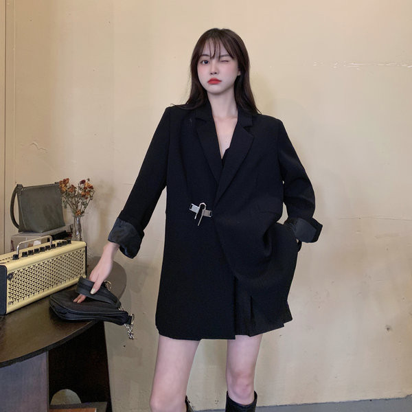 Naiste lai jakk musta värvi ja taskutega