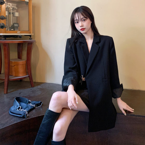 Naiste lai jakk musta värvi ja taskutega