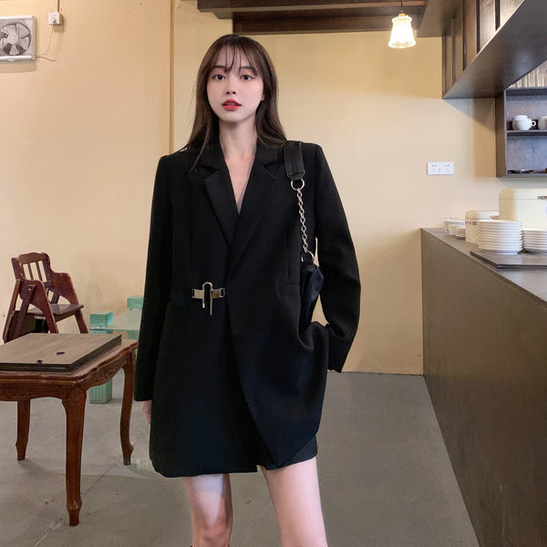 Naiste lai jakk musta värvi ja taskutega