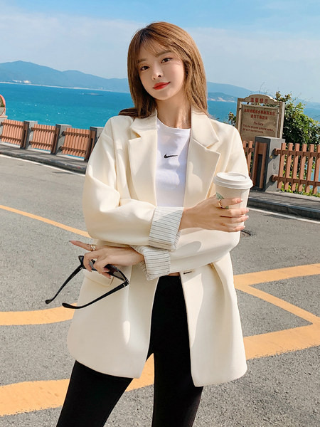 Свободен модел дамско сако с дълъг ръкав