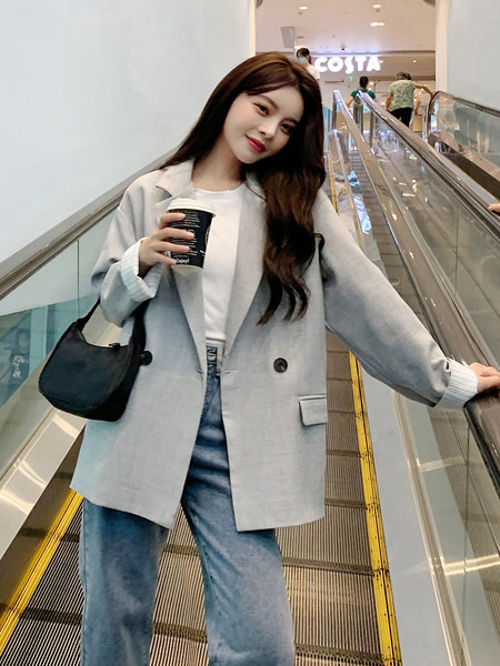 Дамско ежедневно сако в сив и бежов цвят 