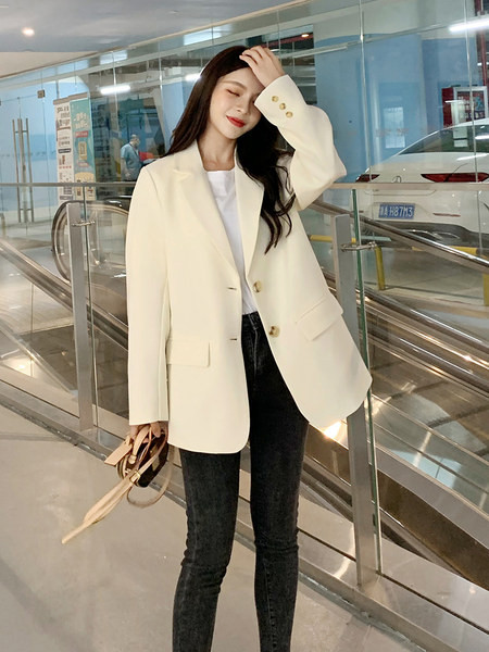 Γυναικείο μοντέρνο σακάκι με κουμπιά σε δύο χρώματα