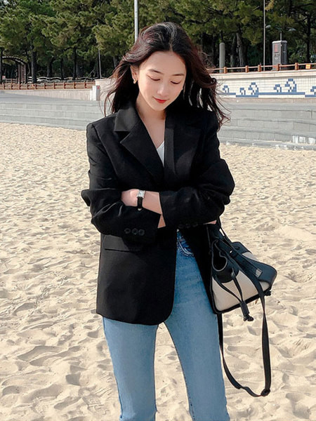 Изчистен модел дамско сако с дълъг ръкав