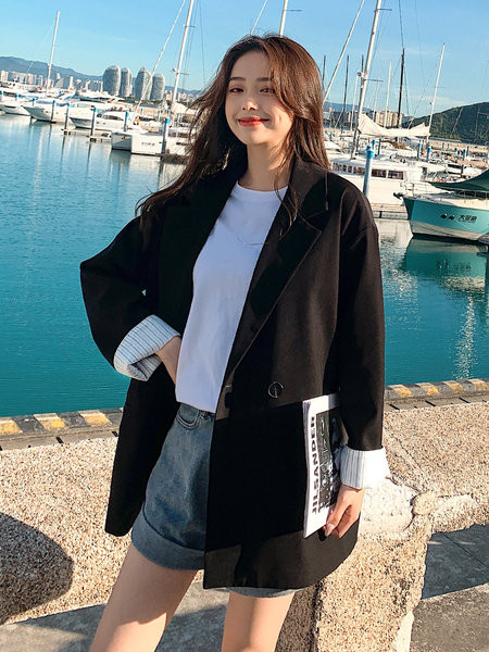 Naiste kaasaegne jope - lai mudel