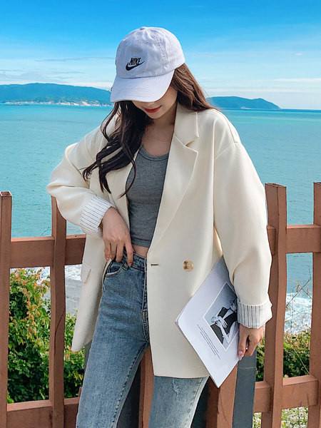 Naiste kaasaegne jope - lai mudel