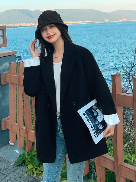 Naiste kaasaegne jope - lai mudel