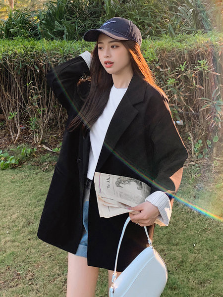 Naiste kaasaegne jope - lai mudel