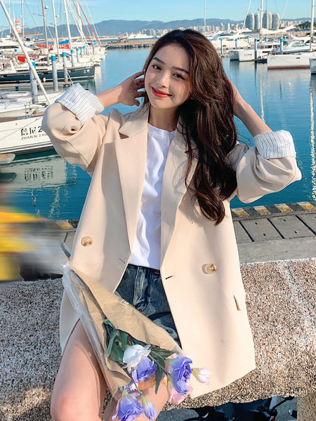 Naiste kaasaegne jope - lai mudel