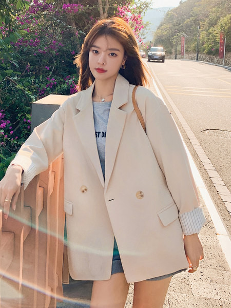 Stiilne naiste nööpidega jakk