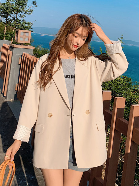 Stiilne naiste nööpidega jakk