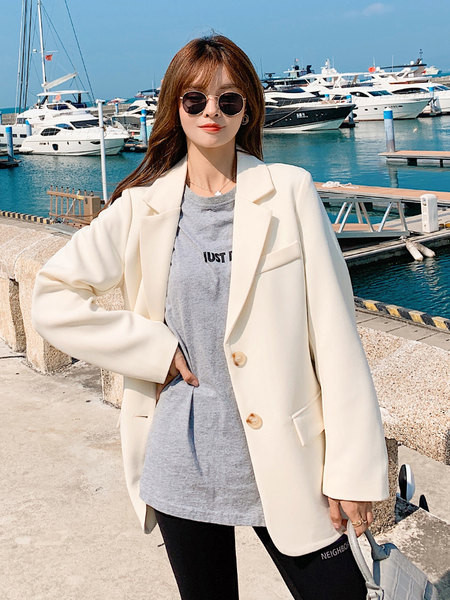 Naiste lai nööpidega jope – kahte värvi