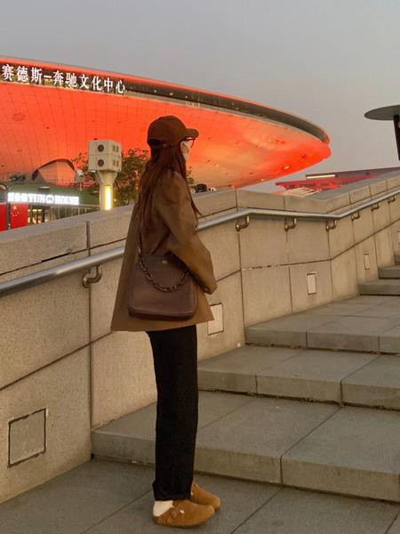 Široki model ženske jakne sa dugim rukavima