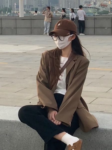 Široki model ženske jakne sa dugim rukavima