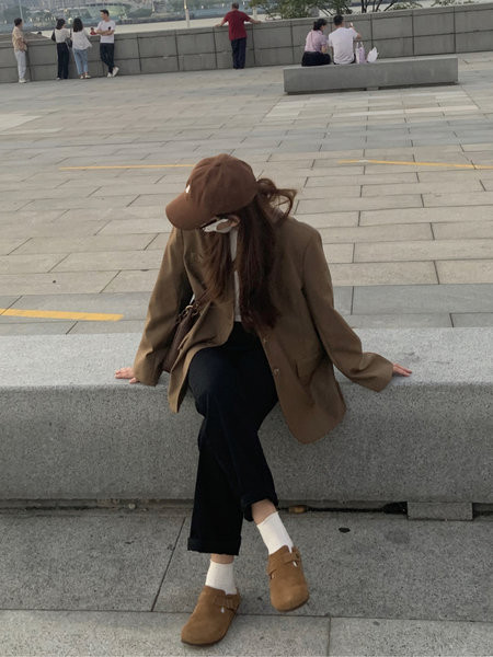 Široki model ženske jakne sa dugim rukavima