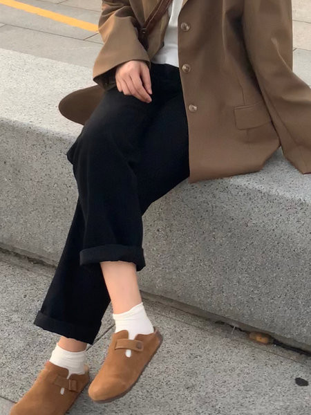 Široki model ženske jakne sa dugim rukavima