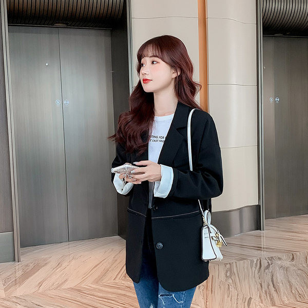 Γυναικείο casual μπουφάν σε μαύρο χρώμα με κουμπιά