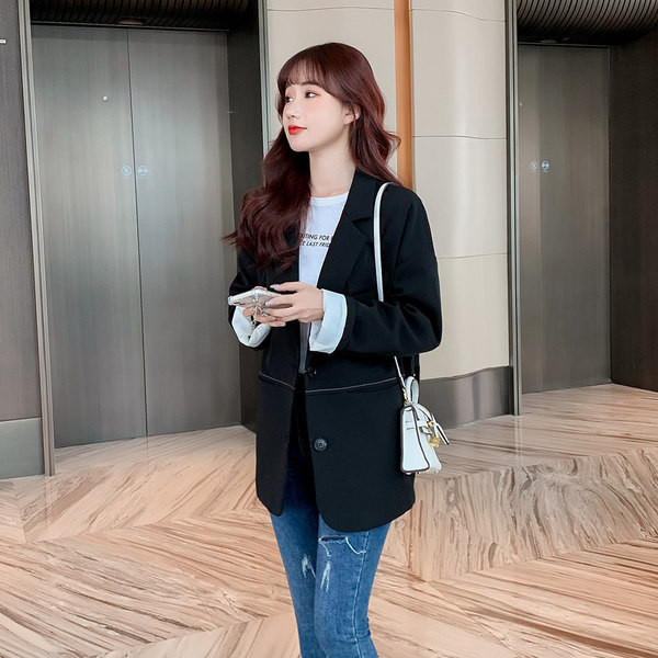 Γυναικείο casual μπουφάν σε μαύρο χρώμα με κουμπιά