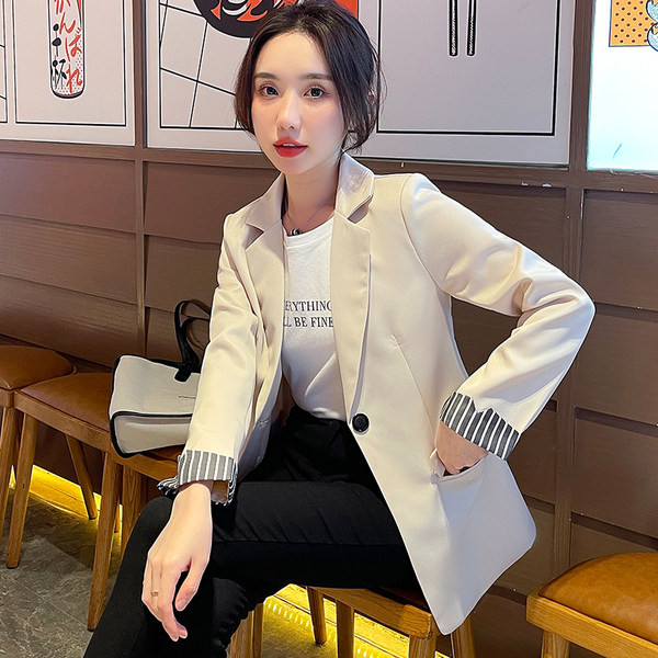 Актуално сако с копче и дълъг ръкав