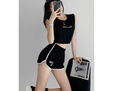 Спортни дамски шорти с надпис