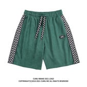 Vabaaja ääristega lühikesed püksid