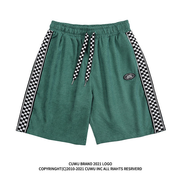 Vabaaja ääristega lühikesed püksid