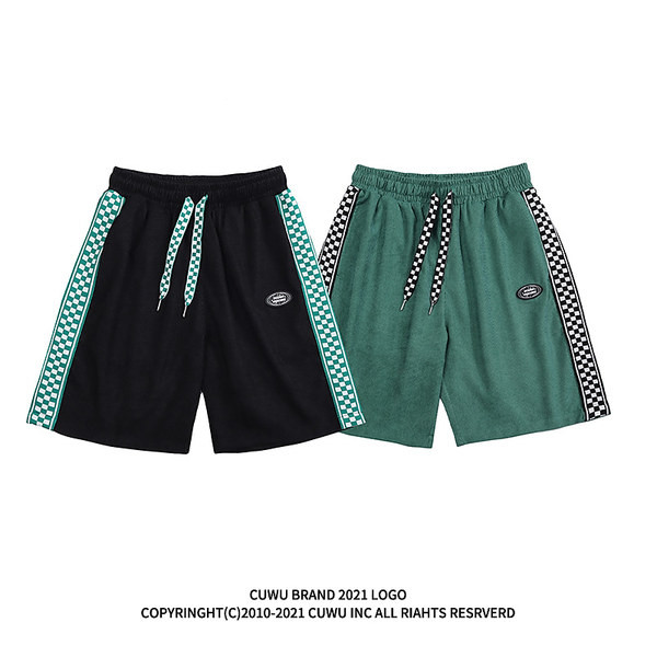 Vabaaja ääristega lühikesed püksid