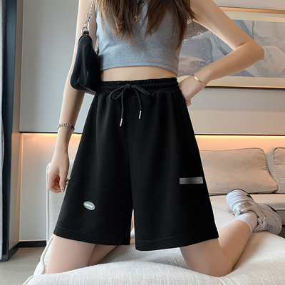 Kõrge vöökohaga lühikesed püksid