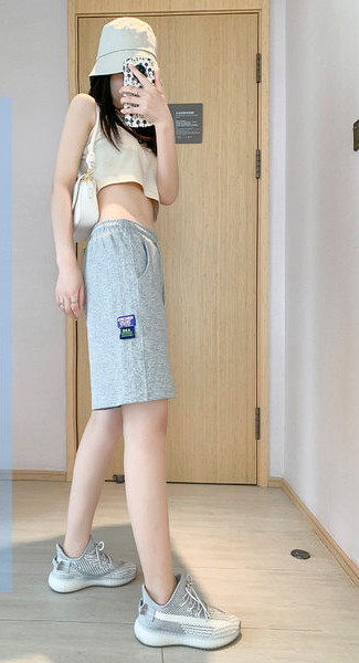 Φαρδύ βαμβακερό σορτς με ελαστική μέση